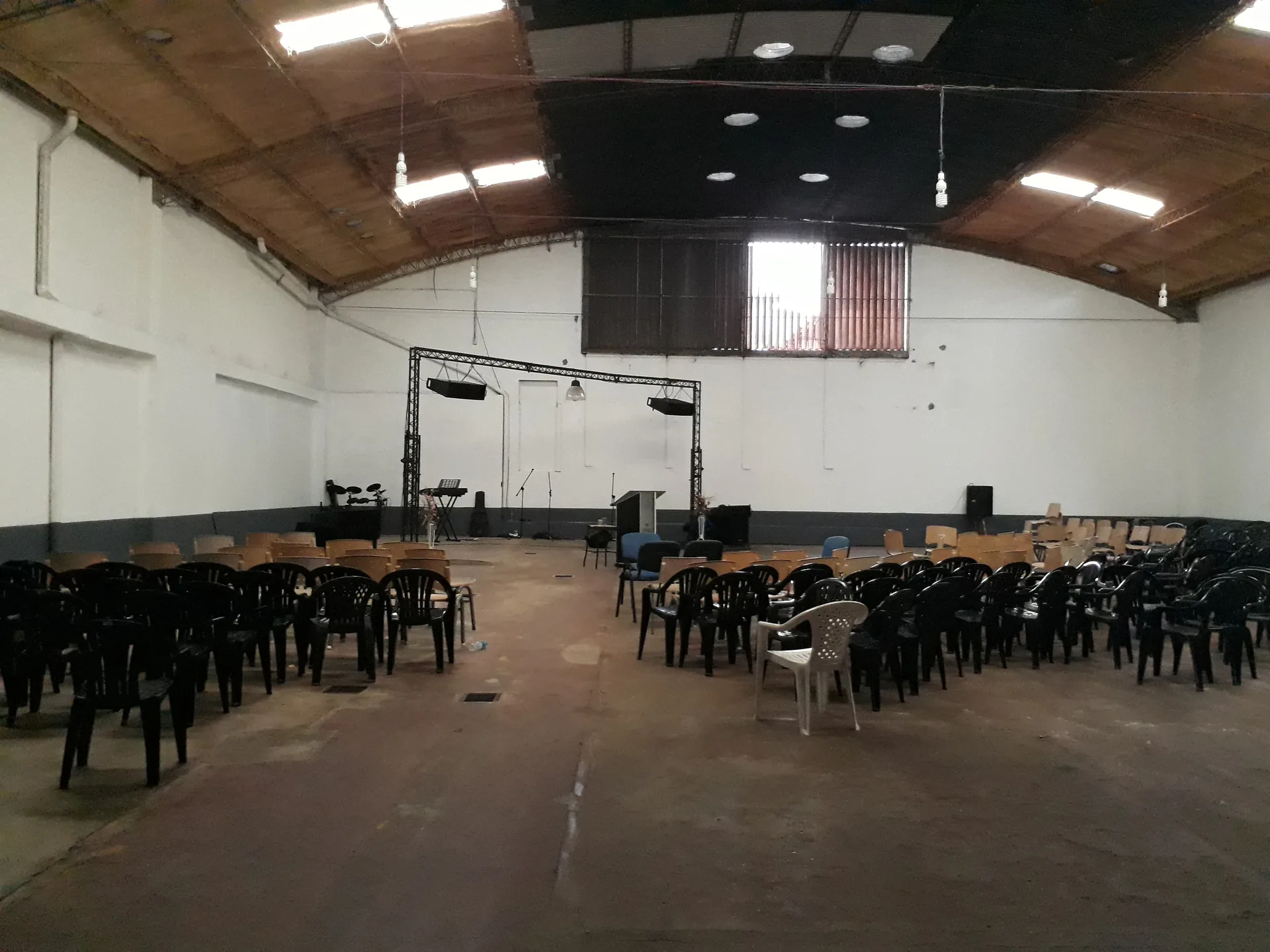 Interior existente del Auditorio 100% Libre