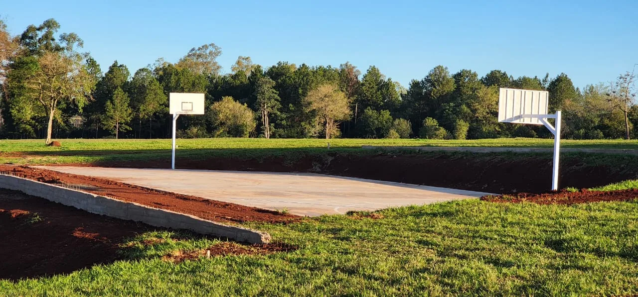 Cancha construida en Los Naranjos